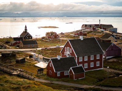 kirke i Ilulissat, isbjerge, 